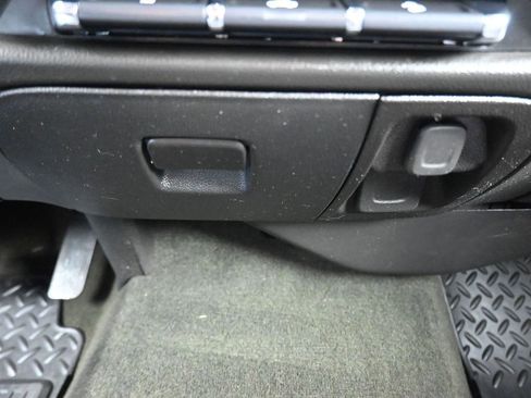 Used 2018 GMC Sierra 1500 SLE w/ SLE Value Package image 21