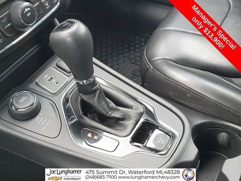Used 2020 Jeep Cherokee Latitude Plus AWD/4WD image 17