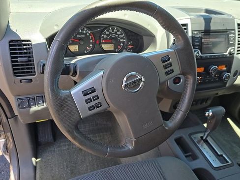 Used 2016 Nissan Frontier SV w/ SV Value Truck Package AWD/4WD image 9