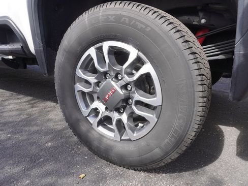 Used 2023 GMC Sierra 3500 AT4 w/ AT4 Preferred Package AWD/4WD image 8