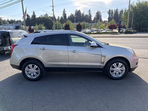 Used 2016 Cadillac SRX Luxury w/ Driver Awareness Package AWD/4WD image 9