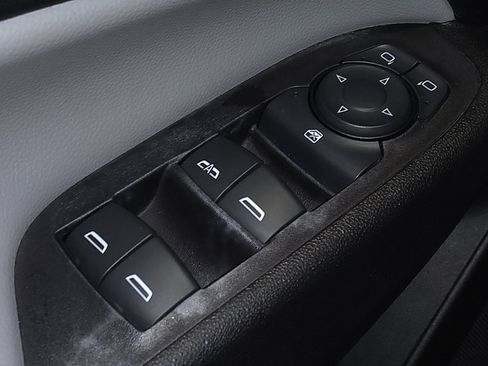 Used 2019 Chevrolet Equinox LS image 27