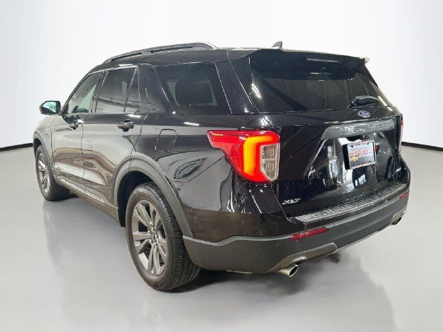 Used 2021 Ford Explorer XLT w/ XLT Sport Appearance Package AWD/4WD image 8