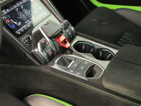 Used 2023 Lamborghini Urus Performante AWD/4WD image 17