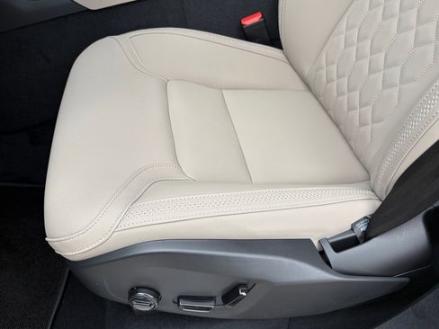 New 2025 Volvo XC90 T8 Core image 19