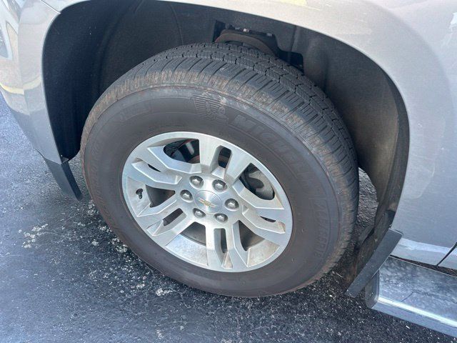 Used 2018 Chevrolet Suburban LT w/ Luxury Package AWD/4WD image 27