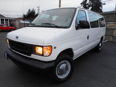 Used 2002 Ford E-350 and Econoline 350 XL image 3