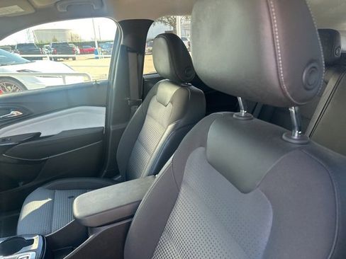 Used 2024 Chevrolet Trax LT image 9