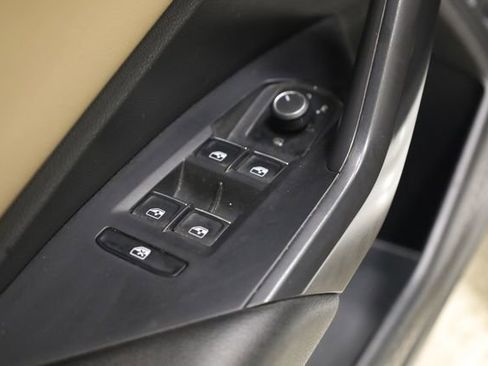 Used 2021 Volkswagen Jetta SE w/ SE Cold Weather Package image 14