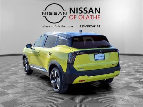 Certified 2025 Nissan Kicks SR image 3