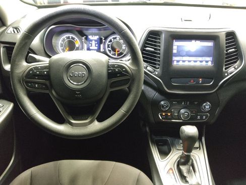 Used 2021 Jeep Cherokee Latitude FWD image 22