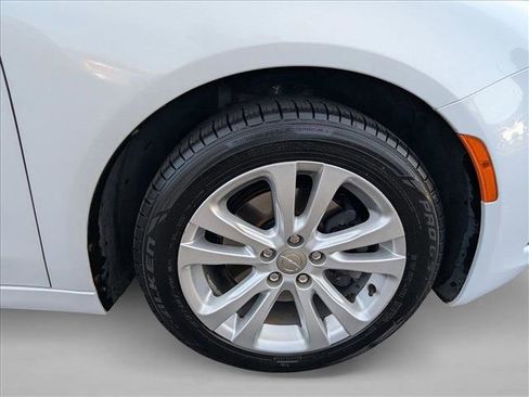 Used 2015 Chrysler 200 Limited w/ Convenience Group image 21