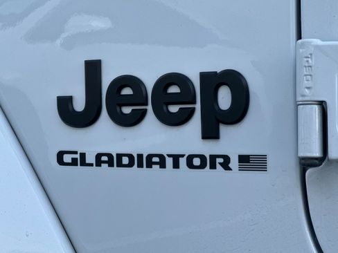 Used 2024 Jeep Gladiator Sport image 22