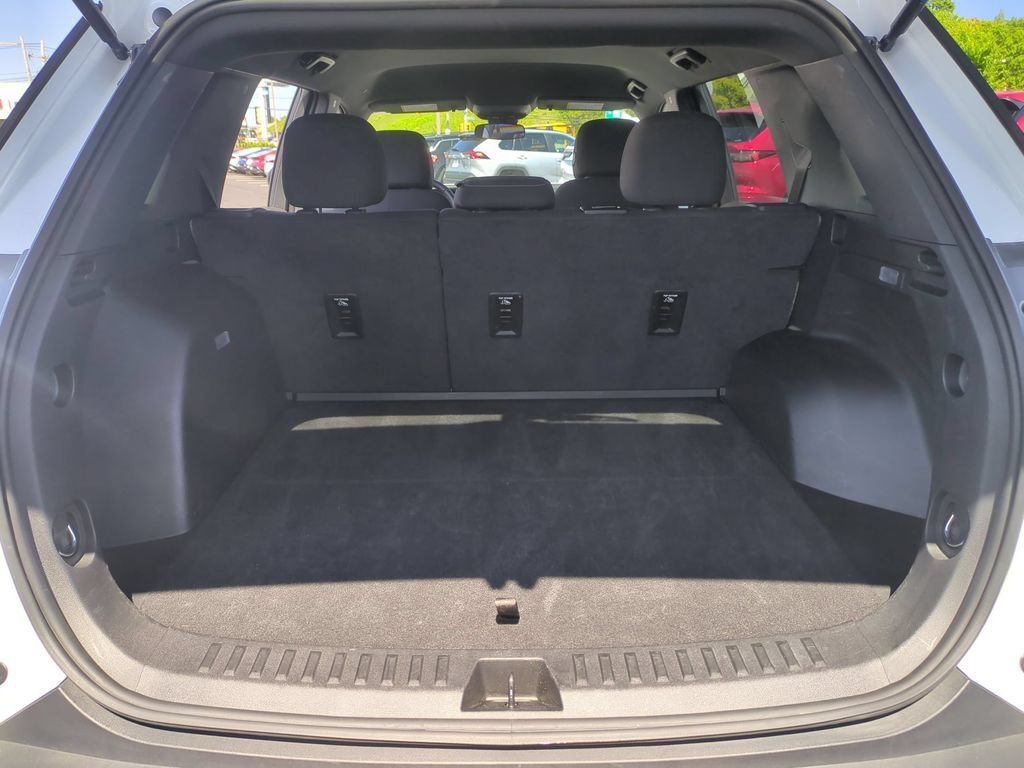 Used 2025 GMC Terrain Elevation AWD/4WD image 32