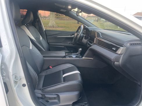 Used 2025 Toyota Camry SE image 15