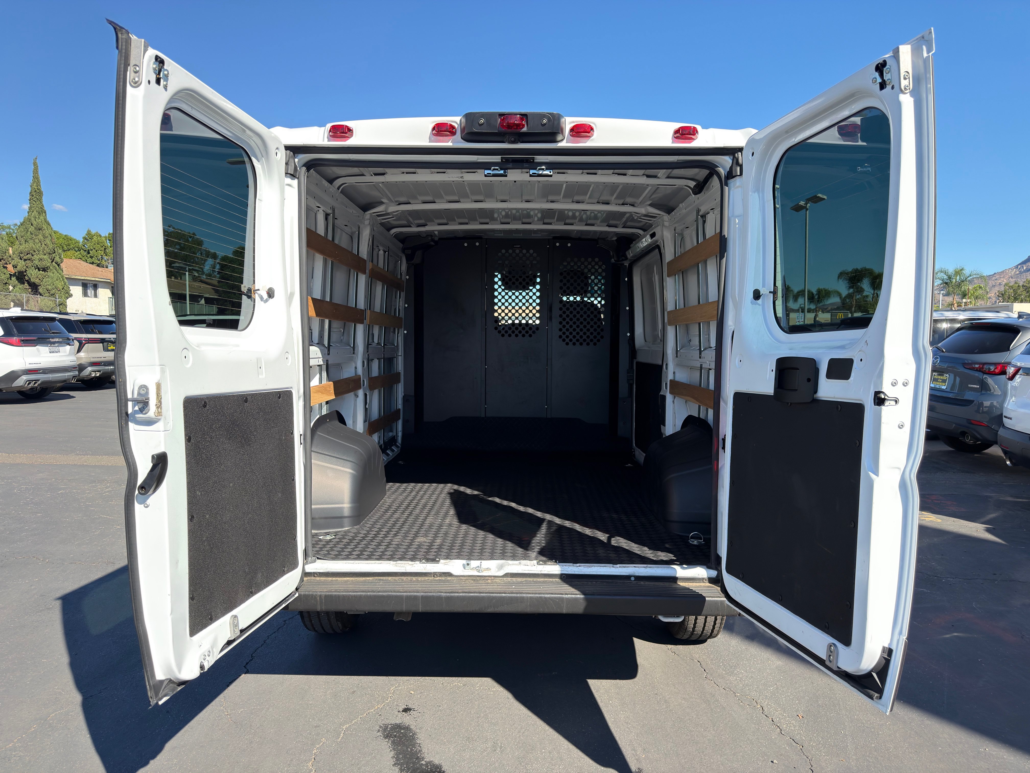 Used 2025 RAM ProMaster 2500 w/ U-Haul Equipment Group FWD image 17