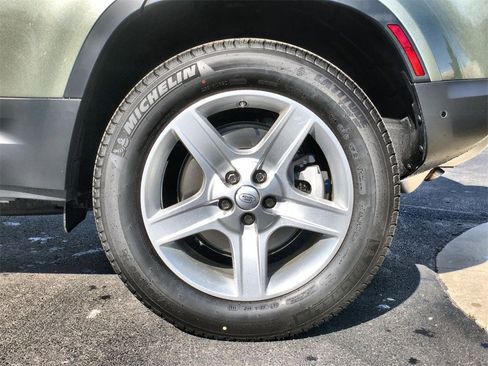 Certified 2021 Land Rover Defender 110 SE image 10