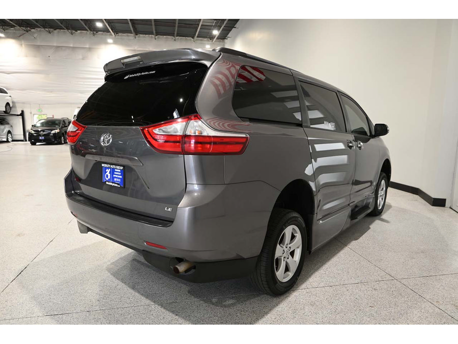 Used 2017 Toyota Sienna LE FWD image 6
