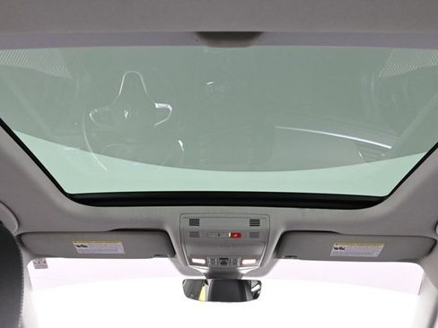 Certified 2023 Volkswagen Jetta SE w/ Panoramic Sunroof Package image 4