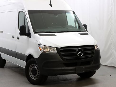 Used 2022 Mercedes-Benz Sprinter 144 Cargo image 2