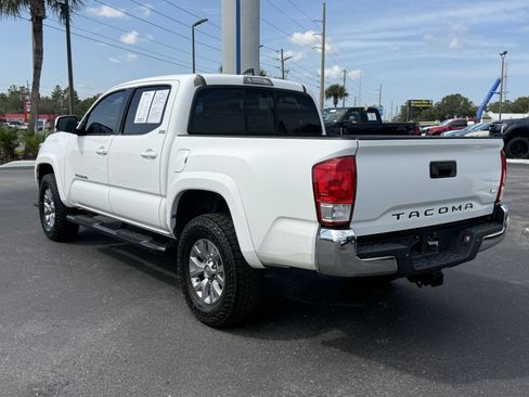 Used 2017 Toyota Tacoma SR5 RWD image 6