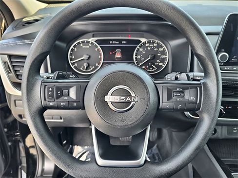 Used 2024 Nissan Rogue S image 23