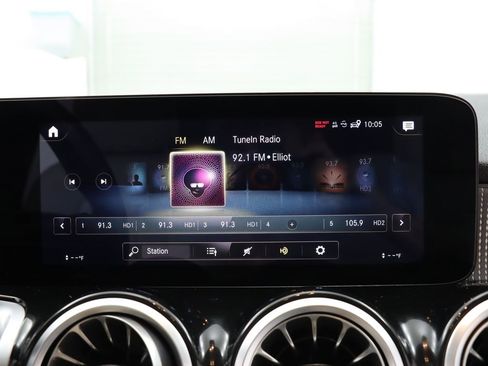 Used 2022 Mercedes-Benz GLB 250 image 25