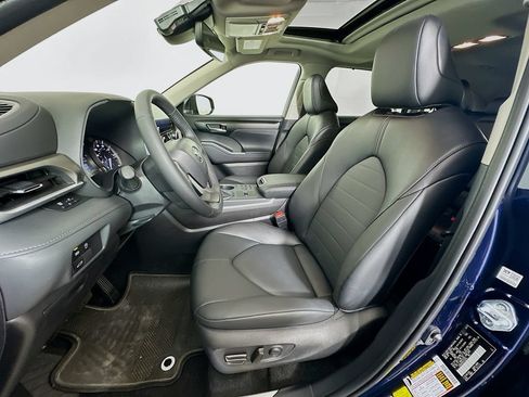Used 2025 Toyota Highlander XLE FWD image 21