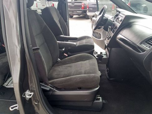 Used 2016 Dodge Grand Caravan SE FWD image 13