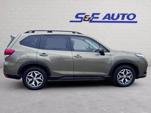 Used 2023 Subaru Forester Premium AWD/4WD image 5