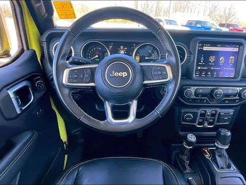 Used 2022 Jeep Wrangler Unlimited Sahara image 8