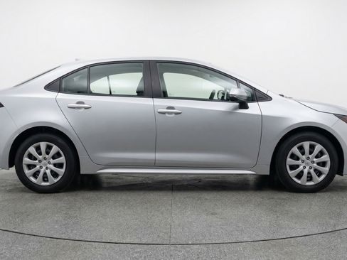 Used 2025 Toyota Corolla LE FWD image 11