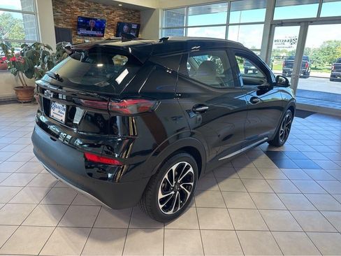 Used 2023 Chevrolet Bolt EUV Premier w/ Sun & Sound Package FWD image 15