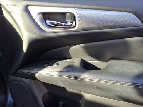 Used 2017 Nissan Pathfinder SL w/ SL Tech Package image 8