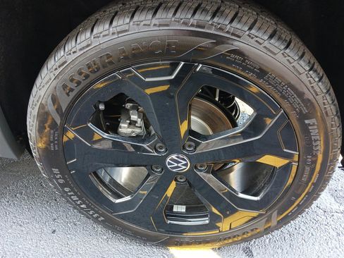 New 2025 Volkswagen Taos SEL image 39