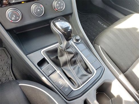 Certified 2024 Volkswagen Jetta Sport image 21