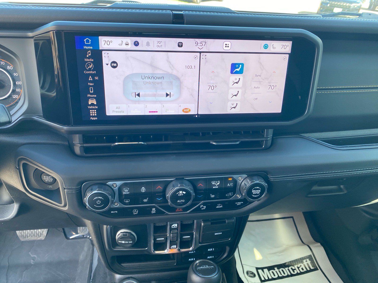 Used 2025 Jeep Gladiator Sport AWD/4WD image 11