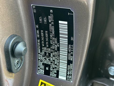 Used 2018 Toyota Highlander LE w/ Carpet Mat Package (TMS) image 27