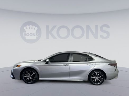 Used 2023 Toyota Camry SE w/ Cold Weather Package image 7