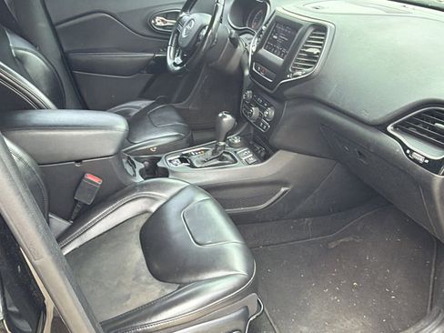 Used 2019 Jeep Cherokee Latitude Plus image 19