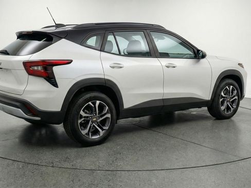 Used 2025 Chevrolet Trax LT image 9