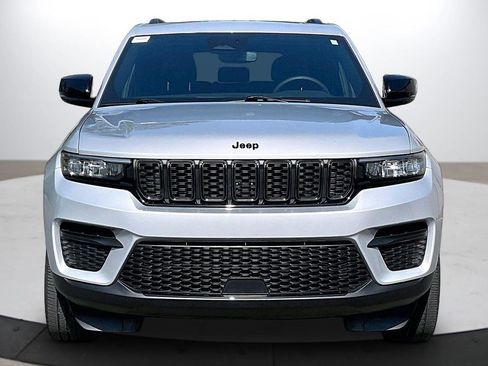 Certified 2023 Jeep Grand Cherokee Altitude AWD/4WD image 3