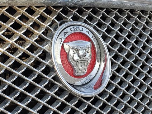 Used 2014 Jaguar XF 3.0 image 8