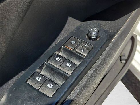 Used 2020 Toyota Camry SE w/ Carpet Mat Package FWD image 11