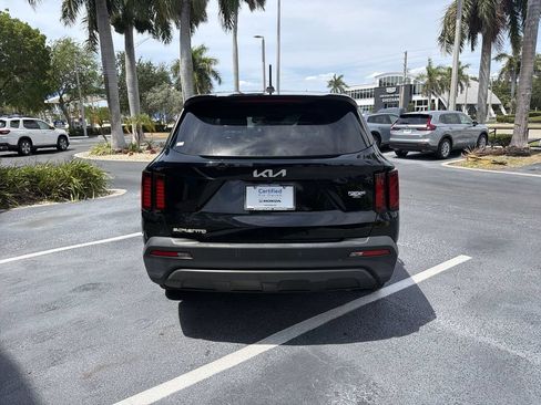 Used 2023 Kia Sorento LX FWD image 7