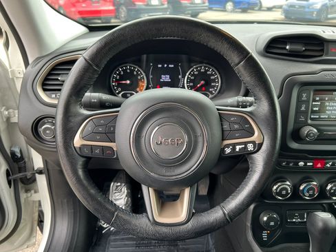 Used 2017 Jeep Renegade Latitude w/ Cold Weather Group AWD/4WD image 15
