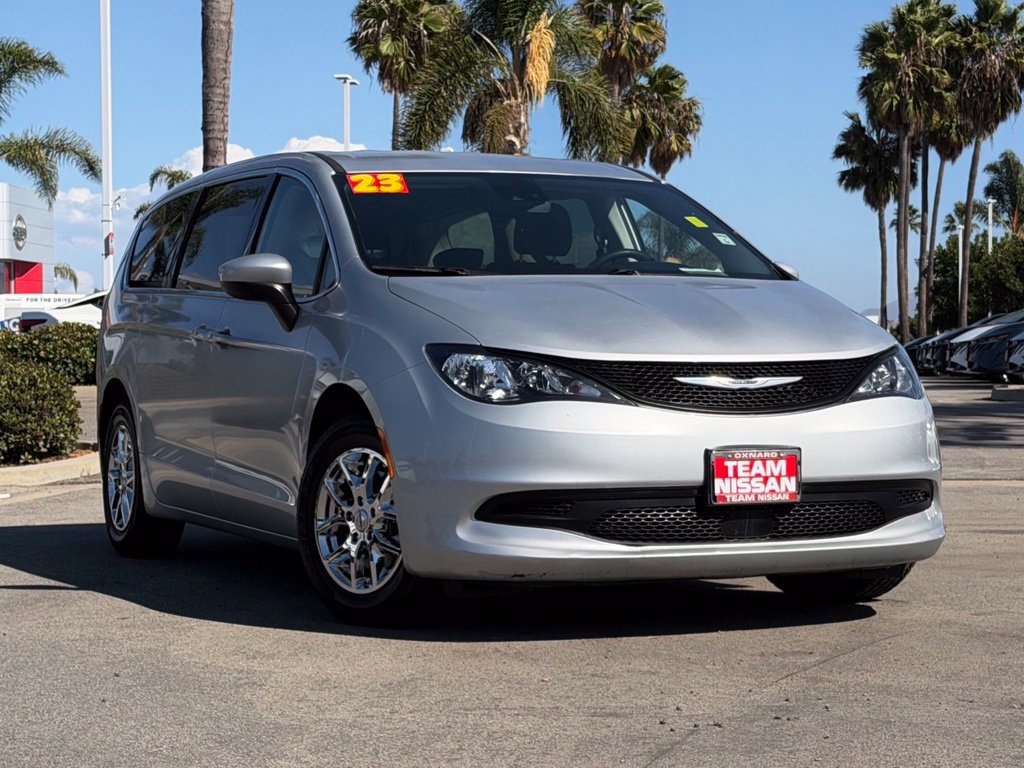Used 2023 Chrysler Voyager LX FWD image 2