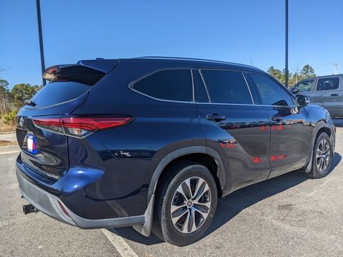 Used 2021 Toyota Highlander XLE image 21