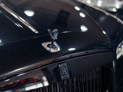 Used 2018 Rolls-Royce Dawn RWD image 3