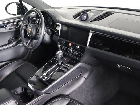 Used 2022 Porsche Macan image 27